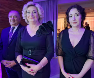 Tak bawili się maturzyści na studniówce skarżyskiego Erbla. Kreacje jak z czerwonego dywanu