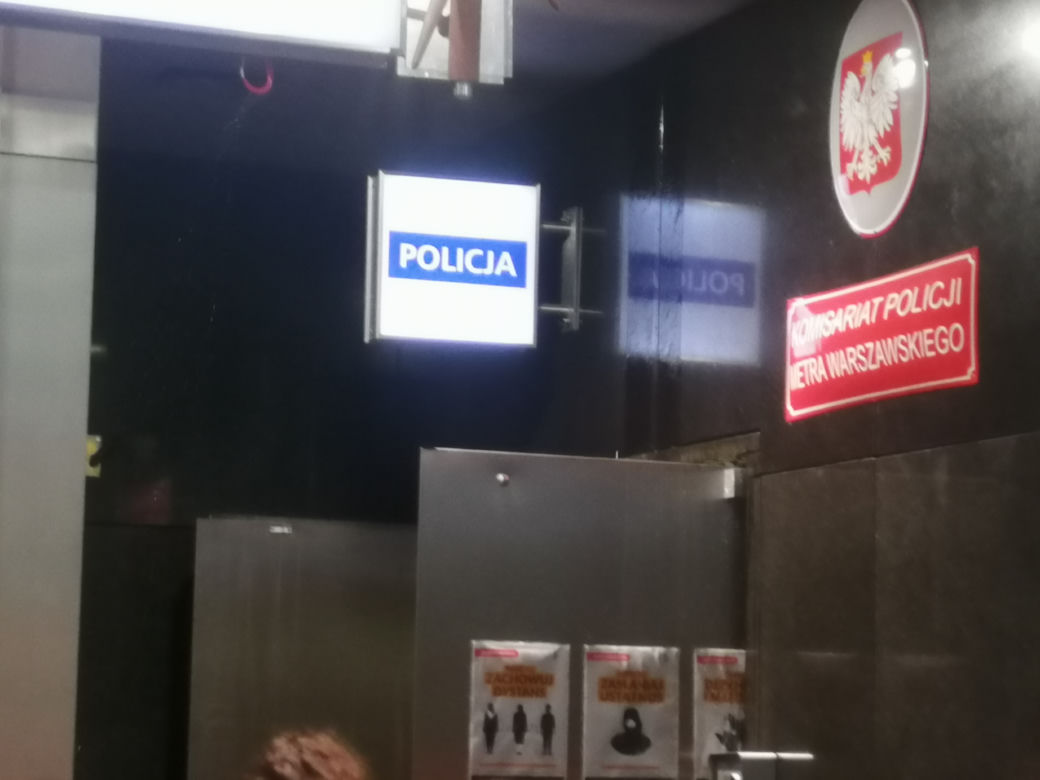 Woda zalała policję w metrze