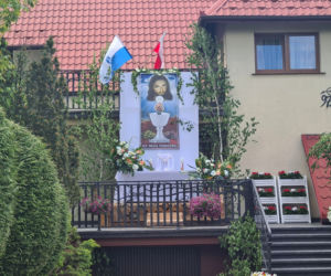 Staropolska tradycja przystrajania wsi na Boże Ciało