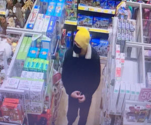Wyniósł ze sklepu zabawki i zniknął! Policja ze Świecia prosi o pomoc [ZDJĘCIA]