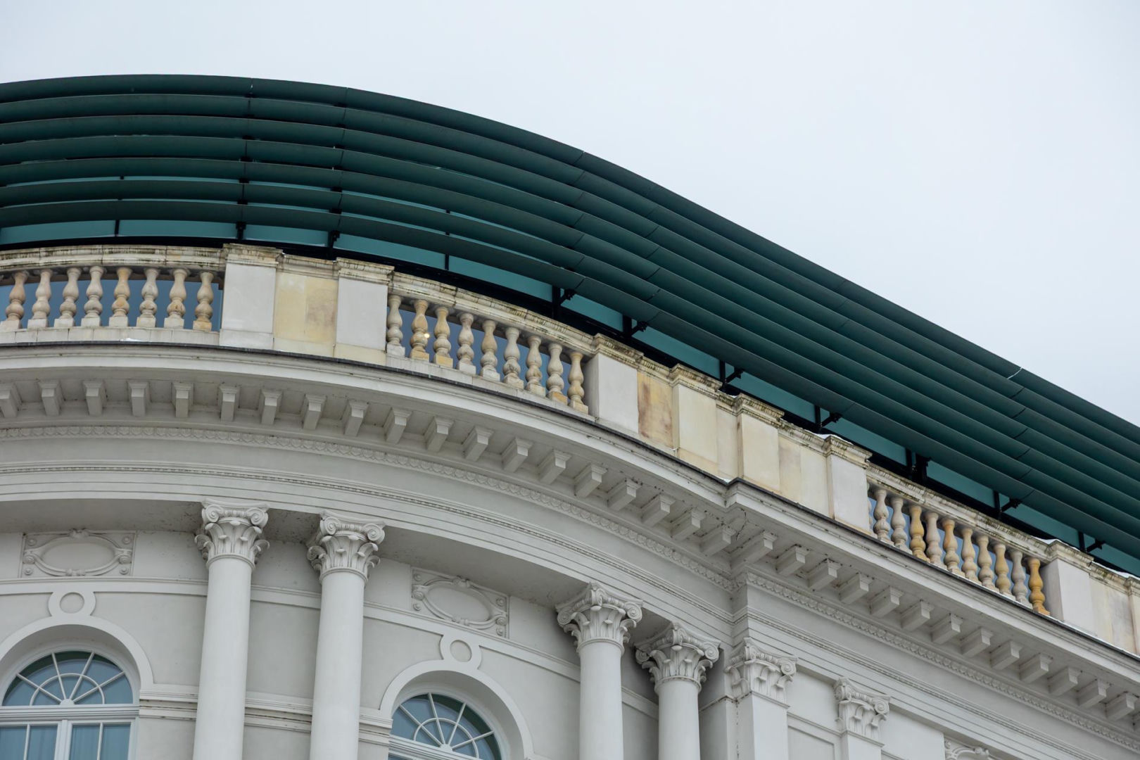 Hotel Europejski działa obecnie pod nazwą Raffles Europejski Warsaw