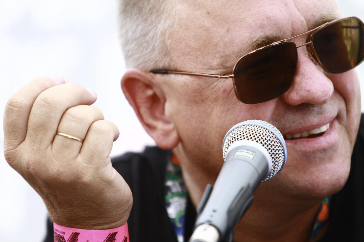 Jerzy Owsiak na przestrzeni lat. Tak zmieniał się jego charakterystyczny wizerunek
