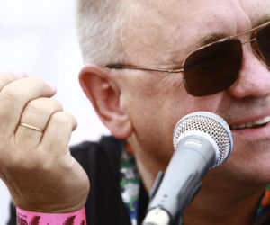 Jerzy Owsiak na przestrzeni lat. Tak zmieniał się jego charakterystyczny wizerunek
