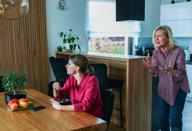 "Szpital św. Anny", odcinek 91: Matka Darii odkrywa wyniki testu na ojcostwo i żąda, by córka wyjawiła prawdę