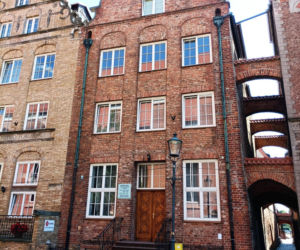 Najpiękniejsza uliczka w woj. warmińsko-mazurskim. Otwiera się tylko na kilka godzin