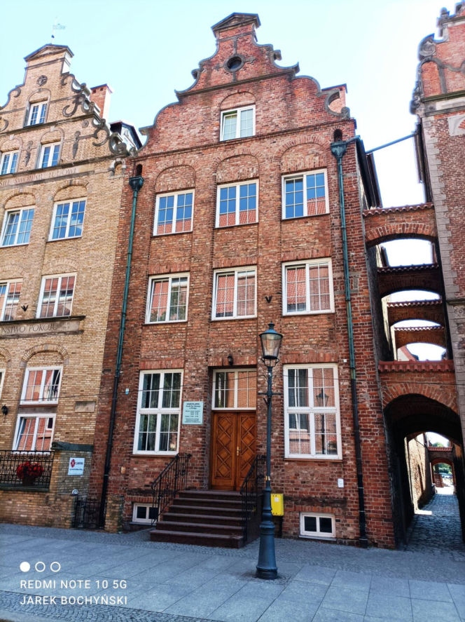 Najpiękniejsza uliczka w woj. warmińsko-mazurskim. Otwiera się tylko na kilka godzin