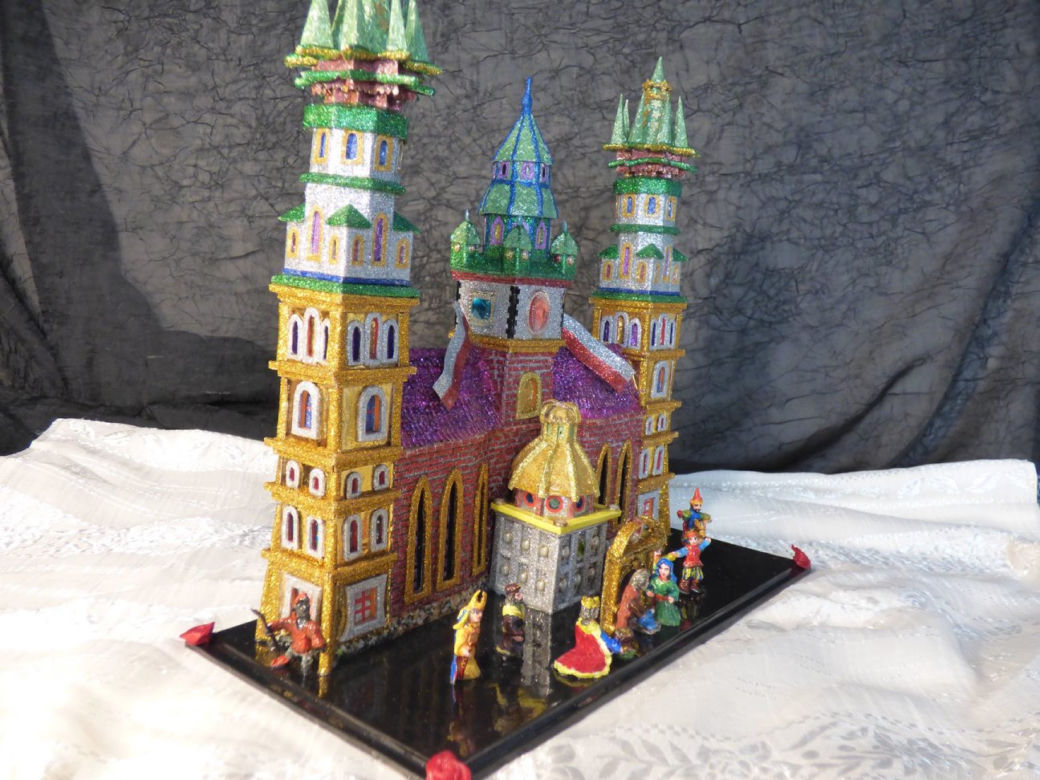 Miniatury szopek krakowskich zamyka w butelce