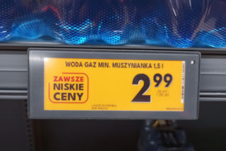 Zapłacisz więcej za zakupy? Biedronka i Lidl doliczają kaucję bez ostrzeżenia!
