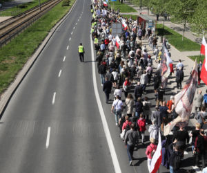 Wielki różaniec na ulicach Warszawy. Modlą się o ustanie „pandemii aborcji”