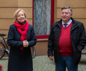 Na Wspólnej, odc. 3000. Maria (Bożena Dykiel), Włodek (Mieczysław Hryniewicz)