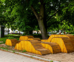 Parklet na skwerze Stanisława Broniewskiego „Orszy” w Warszawie