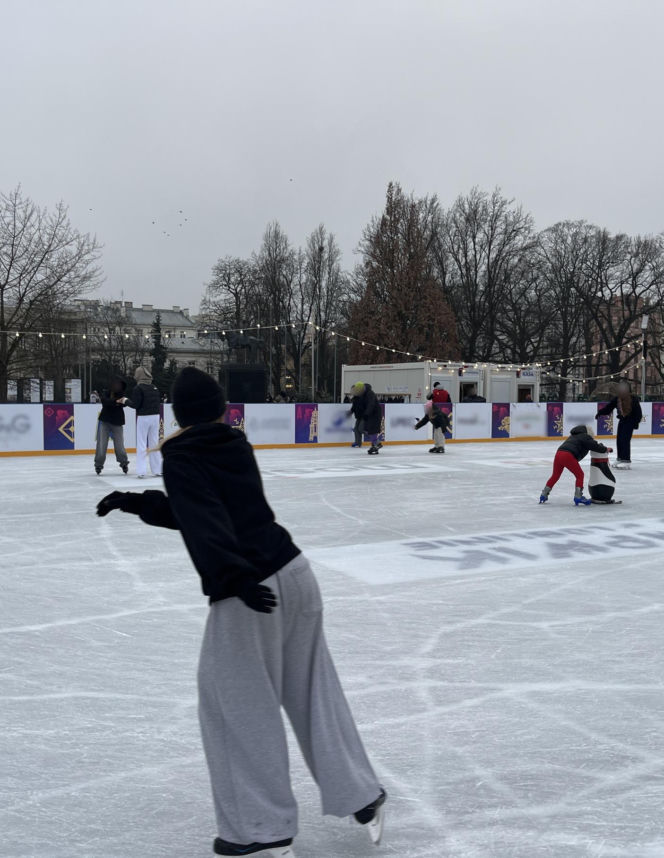 Lodowisko wróciło do centrum Lublina. Plac Litewski znów pełen łyżwiarz