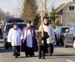 Pogrzeb 26-letniej Katarzyny, która zginęła w wypadku w Choceniu. Kobieta była w ciąży