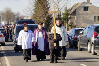 Pogrzeb 26-letniej Katarzyny, która zginęła w wypadku w Choceniu. Kobieta była w ciąży