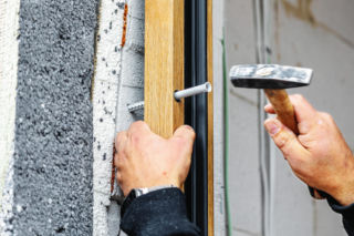 Jaki kołek montażowy do pustaka i betonu komórkowego? Jaki do karton gipsu? Radzimy co wybrać