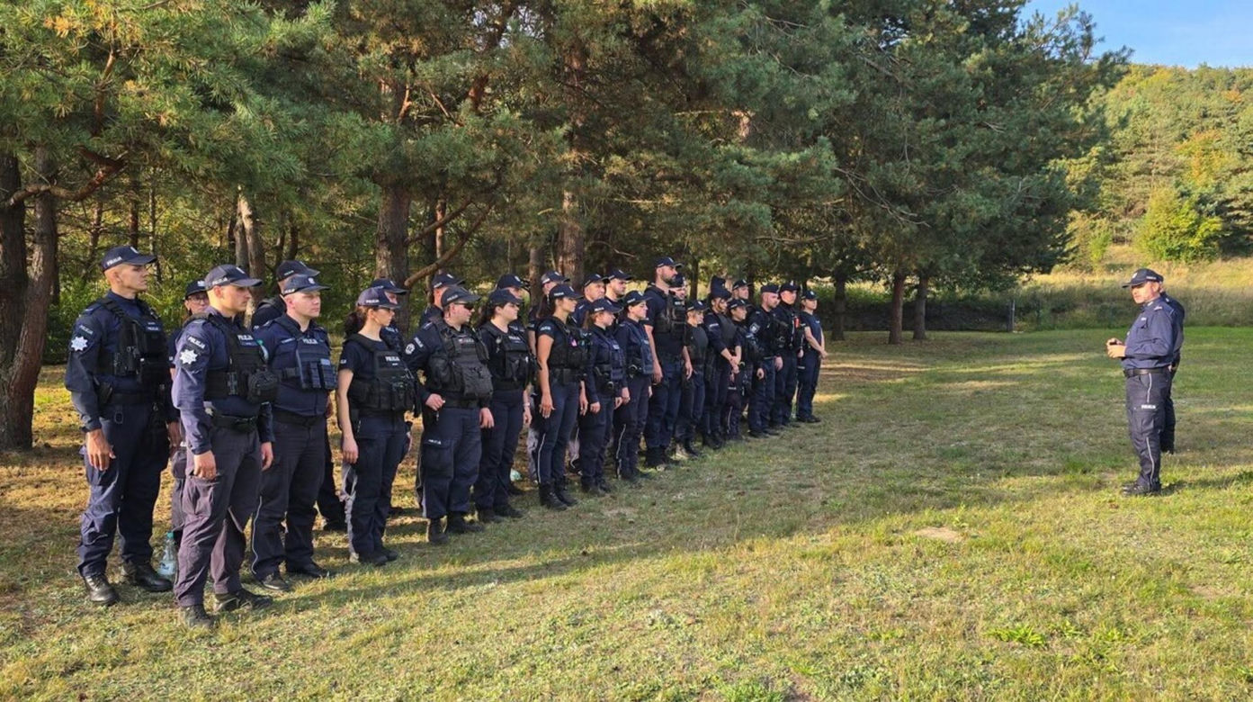 Sąsiedzi o Piotrze C., który zabił matkę: "Kosił jej trawę, rąbał drewno, woził na zakupy"