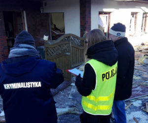 Wybuch przy ul. Łowickiej. Sprawą zajęła się prokuratura i policja
