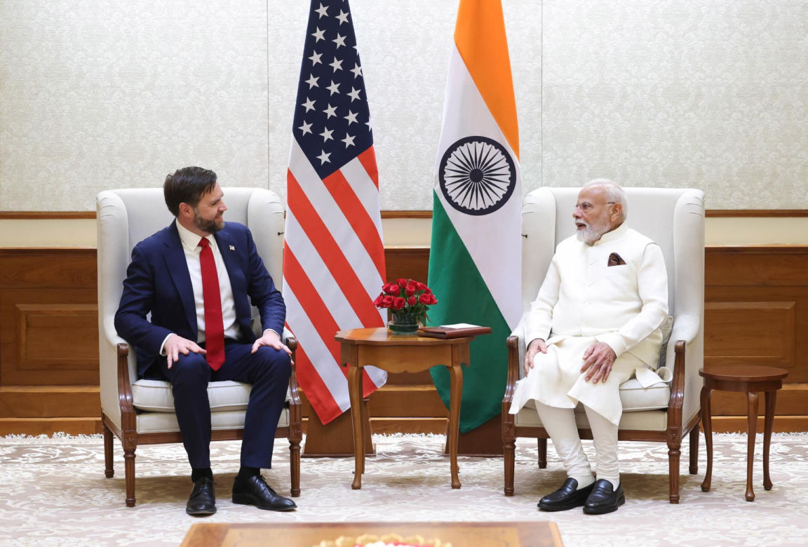 Rozmowy pokojowe w Delhi. Wiceprezydent USA Vance: Rosja i Ukraina będą musiały dokonać wymiany terytoriów.
