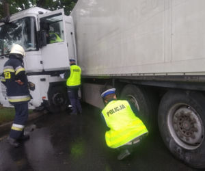Poważny wypadek w Brzozówce niedaleko Torunia! Trzy osoby w szpitalu!
