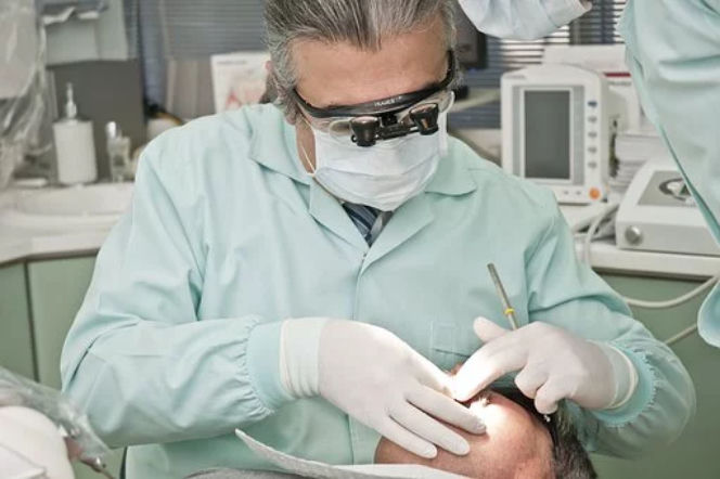 Dentysta w pracy