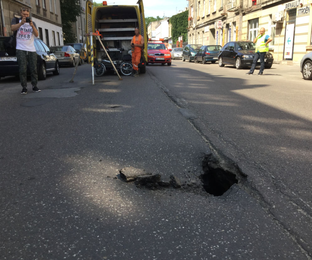 Ulica Radwańska zamknięta z powodu zapadniętej jezdni