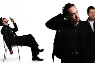 Mumford & Sons promują nadchodzący album tytułowym singlem Prizefighter