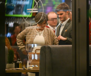 Monika Richardson z dzieckiem i pieskiem