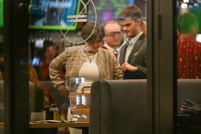 Monika Richardson z dzieckiem i pieskiem