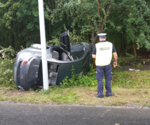 Groza na drodze w Toruniu. Dwa samochody wypadły z jezdni! 
