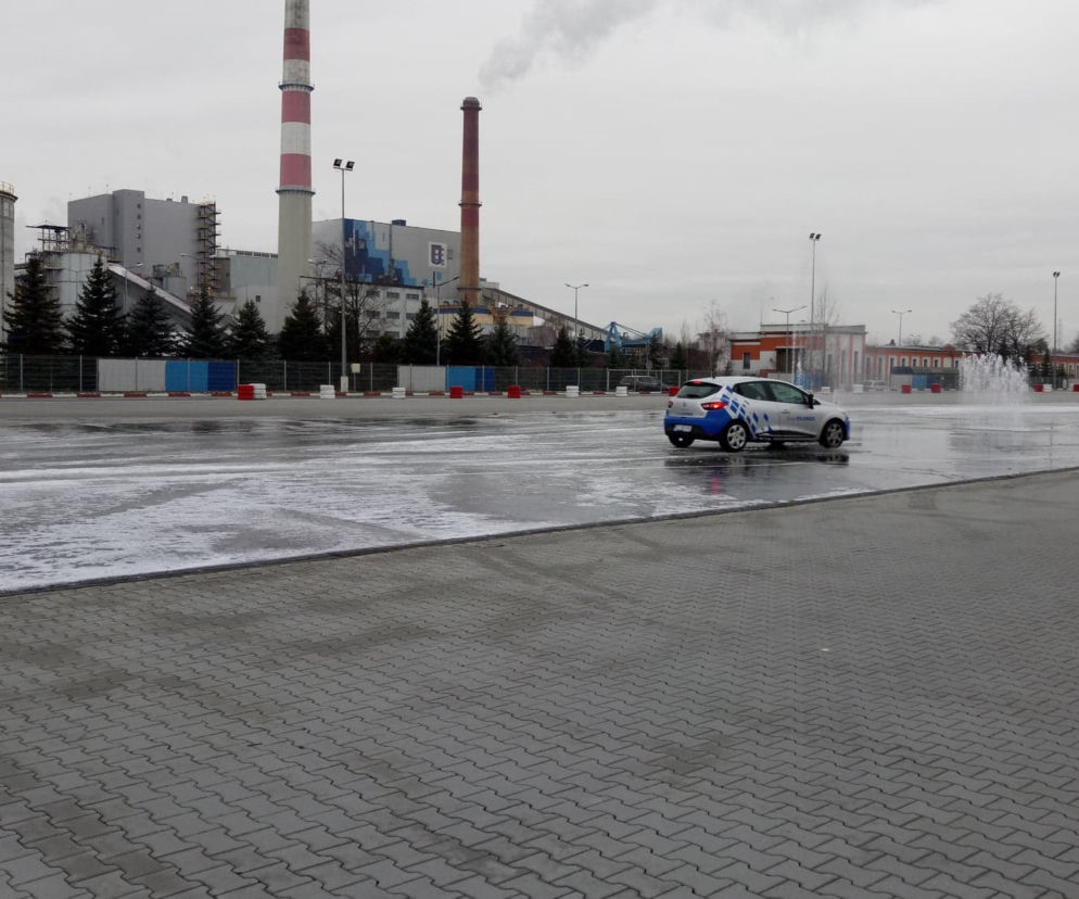 Na drogach ślisko. Jest więcej wypadków. Jak temu zapobiec?