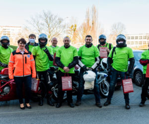 Koronawirus w Trójmieście. Jeżdżą na motorach i pomagają seniorom