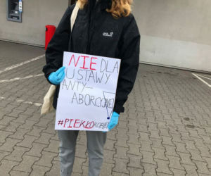 Mieszkanki Otwocka protestują w kolejce do sklepu