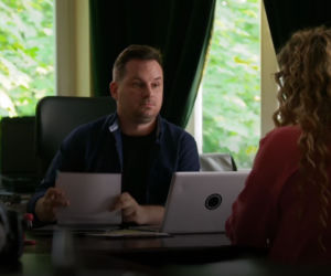 Przyjaciółki, odc. 165: Patrycja (Joanna Liszowska), detektyw (Marek Serafin)