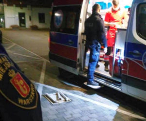 Horror na Mińskiej. Mężczyzna leżał w wielkiej kałuży krwi