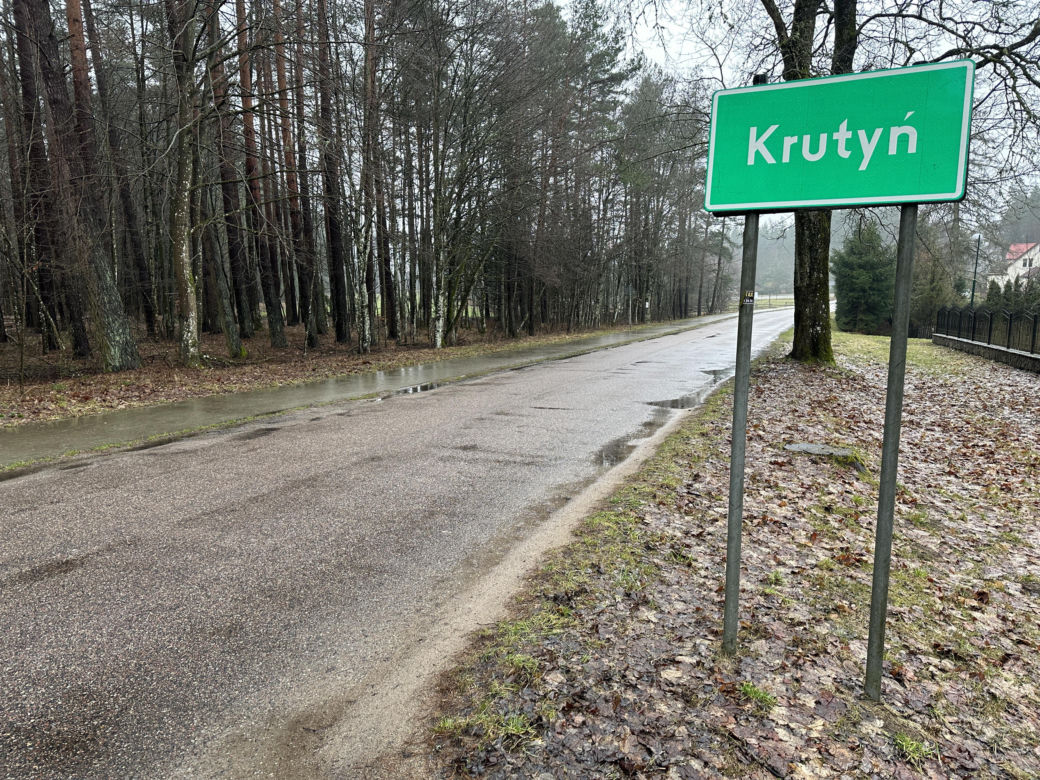 Bocian wrócił na ukochaną wieś. W Krutyni czekali na niego całą zimę