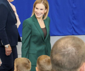 Marta Nawrocka wyprzedza trendy