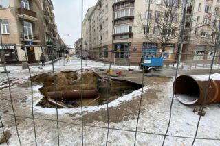 Czarna seria trwa. Kolejna, już czwarta awaria niedaleko ul. Jagiellońskiej. Mieszkańcy są wściekli