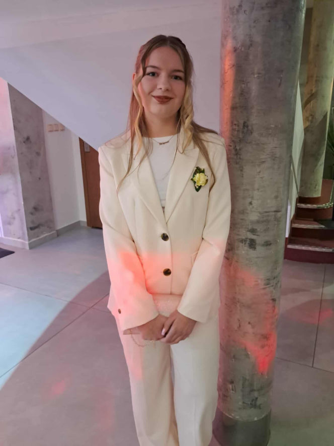 Tak bawili się maturzyści na studniówce skarżyskiego "Erbla". Kreacje jak z czerwonego dywanu