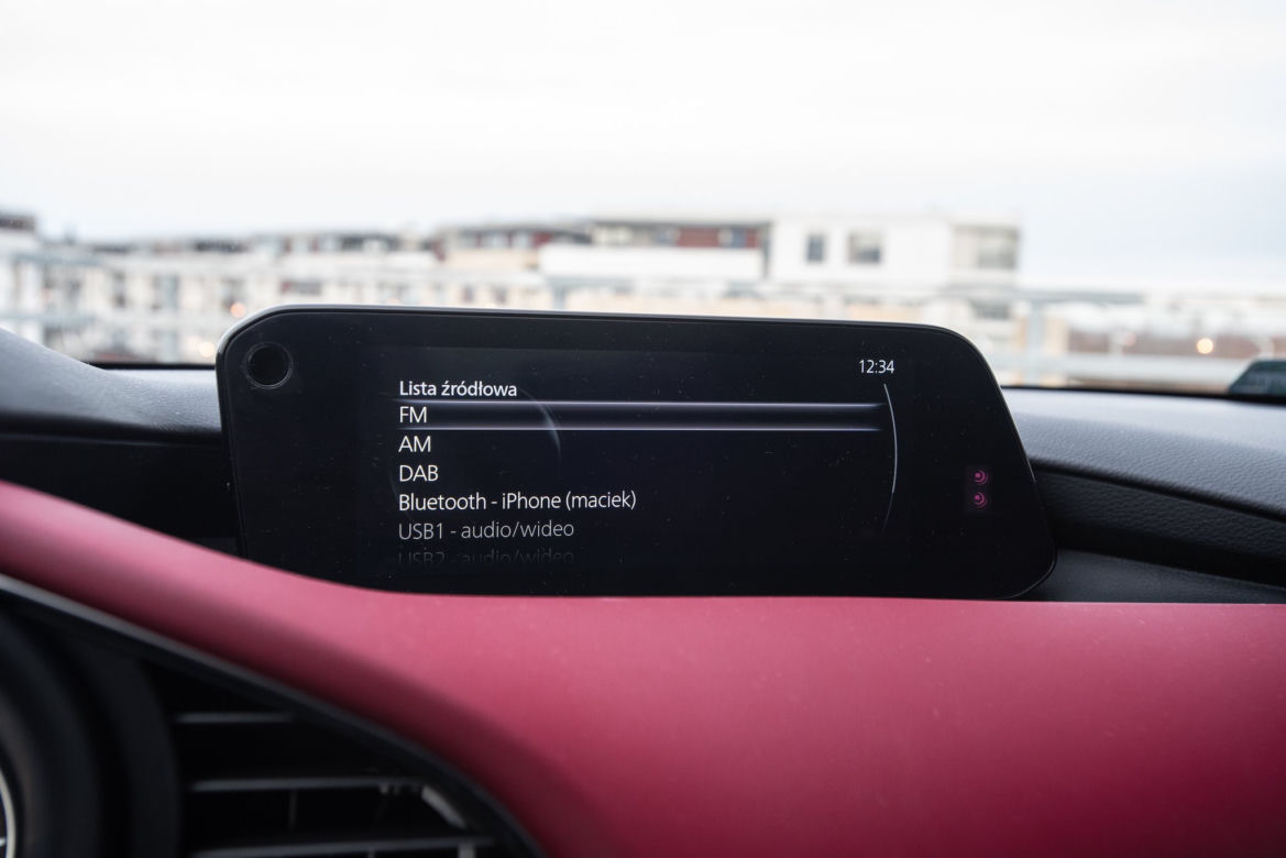 Toyota Corolla 2.0 Hybrid Dynamic Force 184 KM e-CVT vs Mazda 3 Skyactiv-X 180 KM 6MT AWD