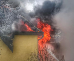 Pożar w Hajnówce. Matka z synem w jednej chwili stracili wszystko [ZDJĘCIA]