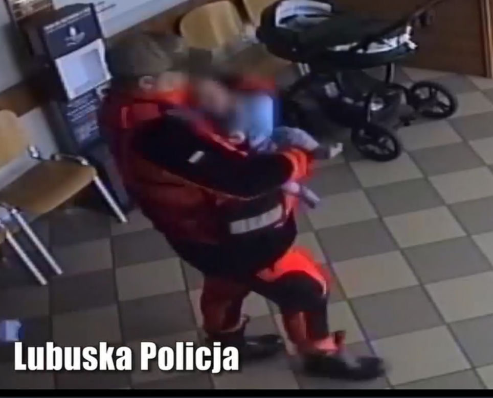  Koszmar na spacerze w Gubinie. 2-misięczny chłopczyk przestał oddychać [ZDJĘCIA]