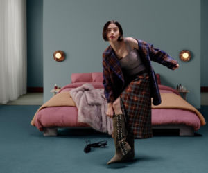 Kampania Zalando Jesień/Zima 2026 „Inner Voices” z Lily Collins zamienia modowe dylematy w filmową komedię