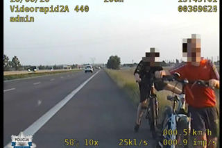 Dzieci na rowerach na S17