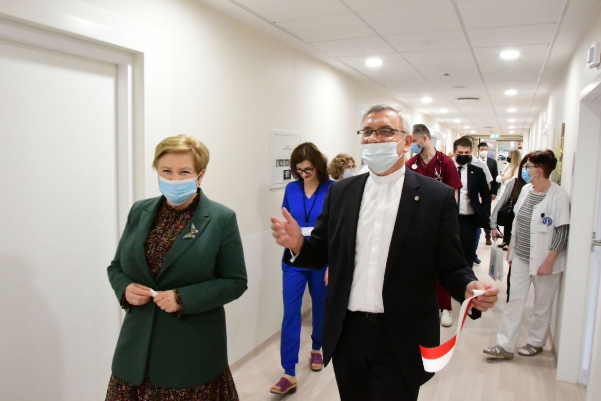 Porodówka zmieniła się nie do poznania. Do szpitala ruszyli studenci UKSW