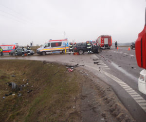 Kamień. BMW zderzyło się z peugetoem. 6 osób rannych