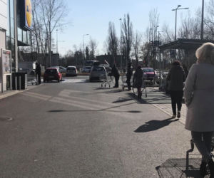 Koronawirus na Śląsku. Olbrzymie kolejki do sklepów w regionie (ZDJĘCIA)
