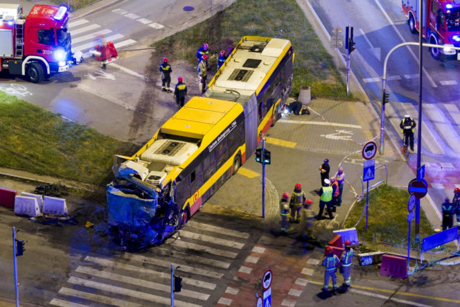 Autobus miejski wjechał w przejście podziemne przy Dworcu Zachodnim