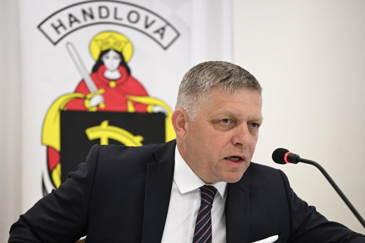 Premier Słowacji Robert Fico wielokrotnie postrzelony