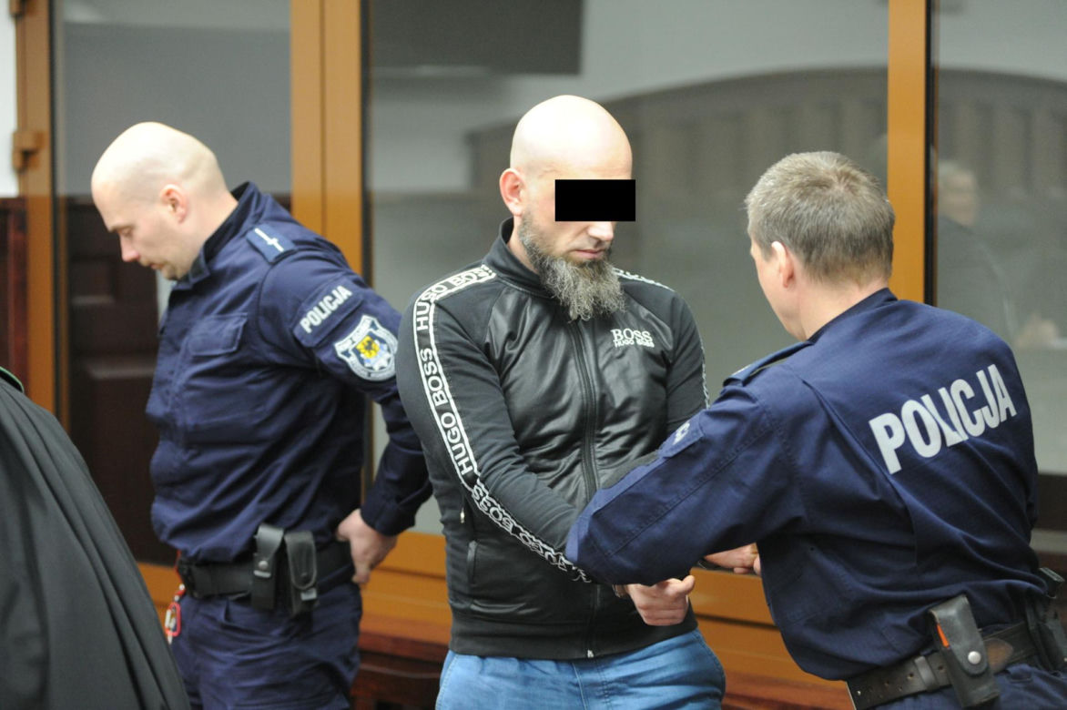 Artur M. jest oskarżony o zamordowanie Mariana. Zdjęcia z rozprawy przed słupskim sądem