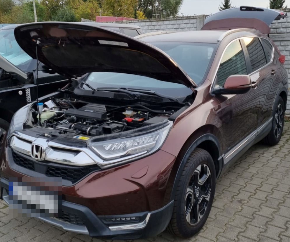Małopolska. Policja rozbiła szajkę złodziei luksusowych samochodów. Działali metodą na walizkę